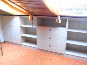 Kleiderschrank 2