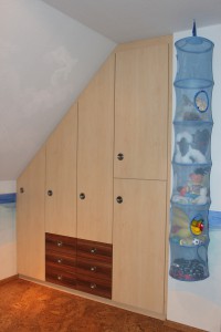 Kleiderschrank 