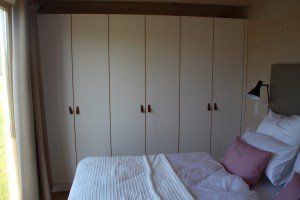 Wandschrank massiv gebürstet  